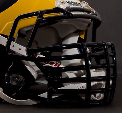 Football helmet single bar