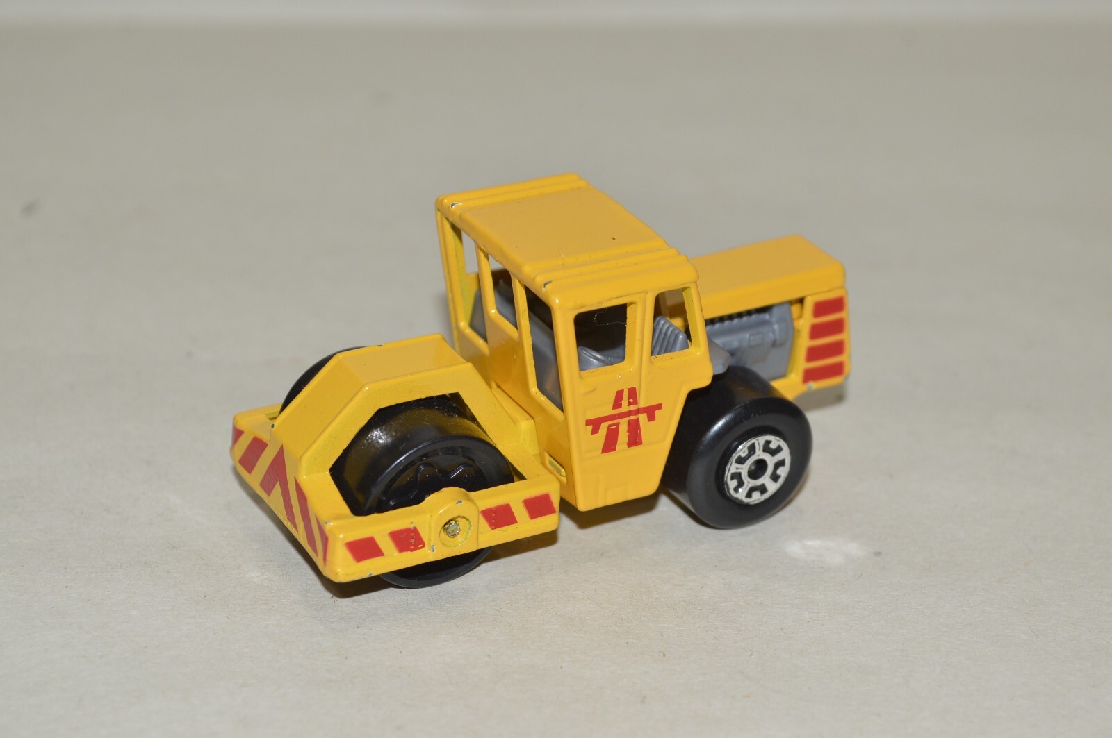 1:90 scale diecast vehicle Matchbox Road Roller construction