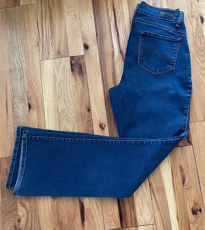 Lee Easy Fit Straight Stretch Jeans 8M Women's 32”inseam 10.5” Rise Cotton Blend