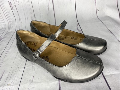 taos shoes wide width