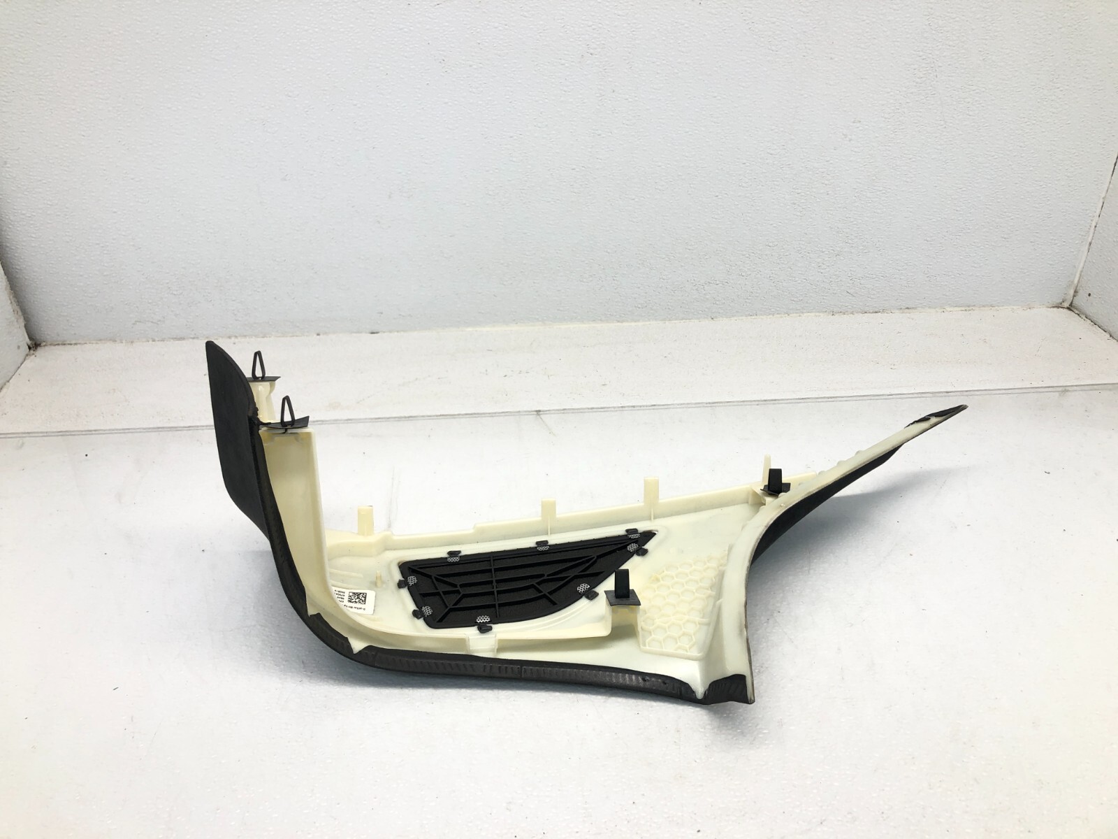 2017-2020 MASERATI LEVANTE RIGHT PASSENGER REAR D PILLAR UPPER TRIM COVER OEM