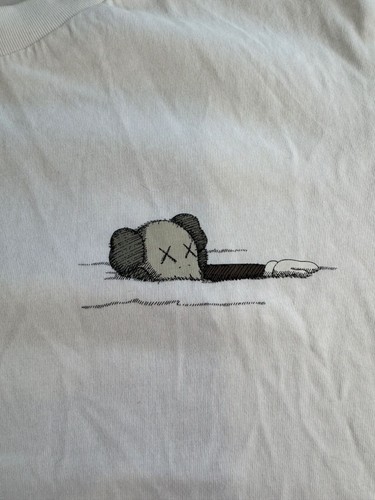Uniqlo UT x KAWS Graphic T-Shirt Sz. L White Crewneck Cotton Casual - Picture 3 of 7