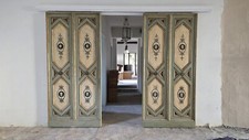 porta antica doppia anta il legno ‘700 e dipinta a mano. Dettagli meravigliosi. 