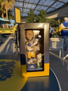 AARON DONALD フィギュア G.O.A.T. ボブルヘッド The GOAT 🐐 @aarondonald99 has his own bobblehead. Arrive early to