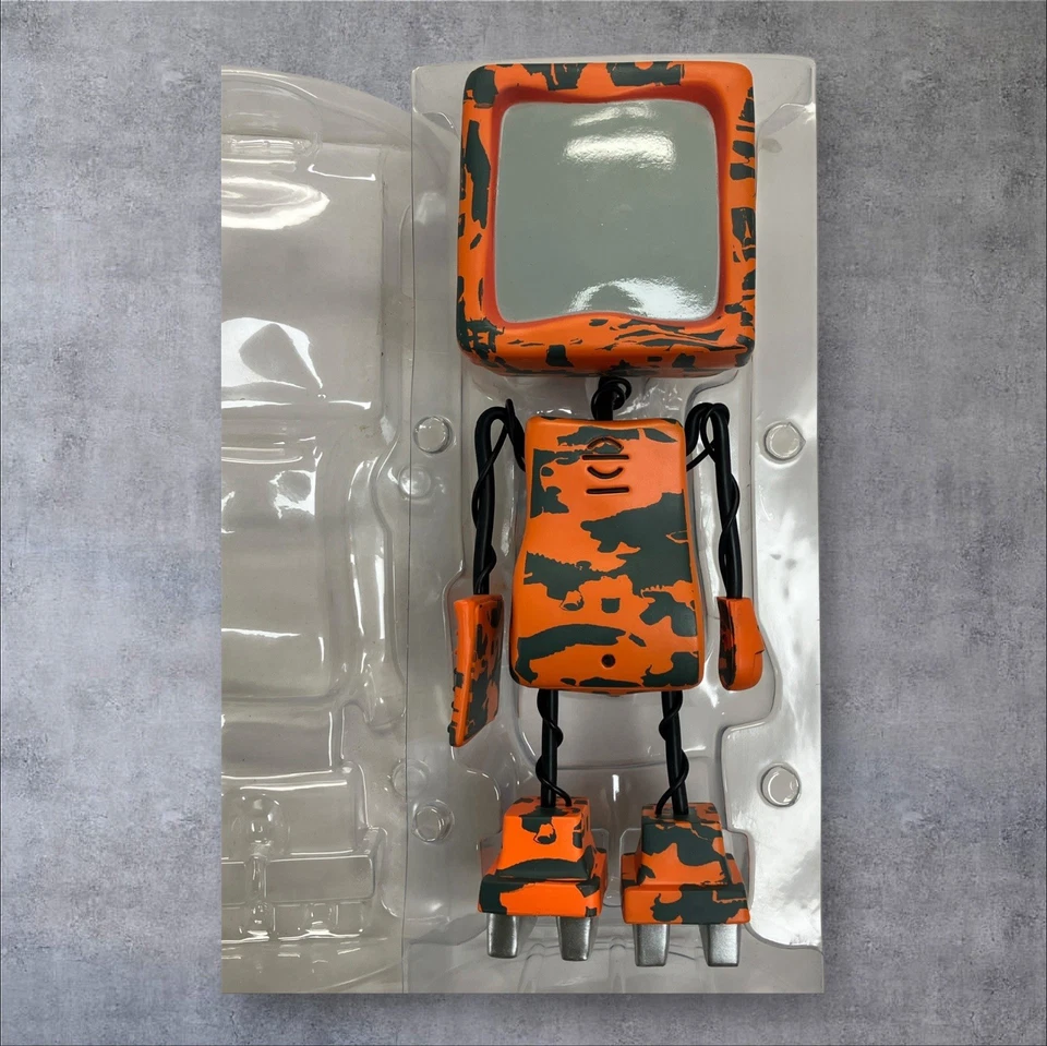 Figura de vinilo Strangeco MAINFRAME Dean Bradley PFOM rara década de 2000 con tubo y hacha Foto 2 de 4