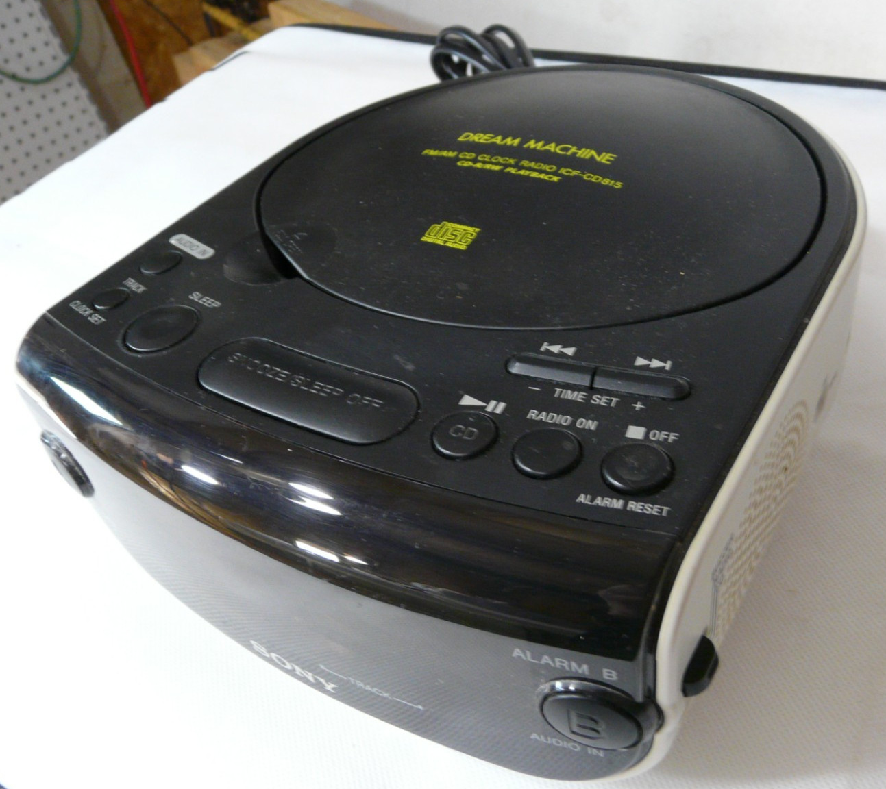 Sony Dream Machine FM/AM Radio CD Player Alarm Clock ICF-CD815 Tested Works
