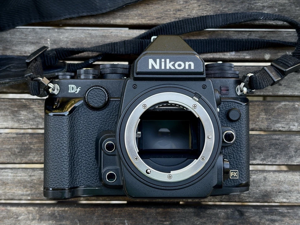 Nikon Df DSLR-Kamera Body Schwarz - guter Zustand - technisch einwandfrei - Bild 1 von 4