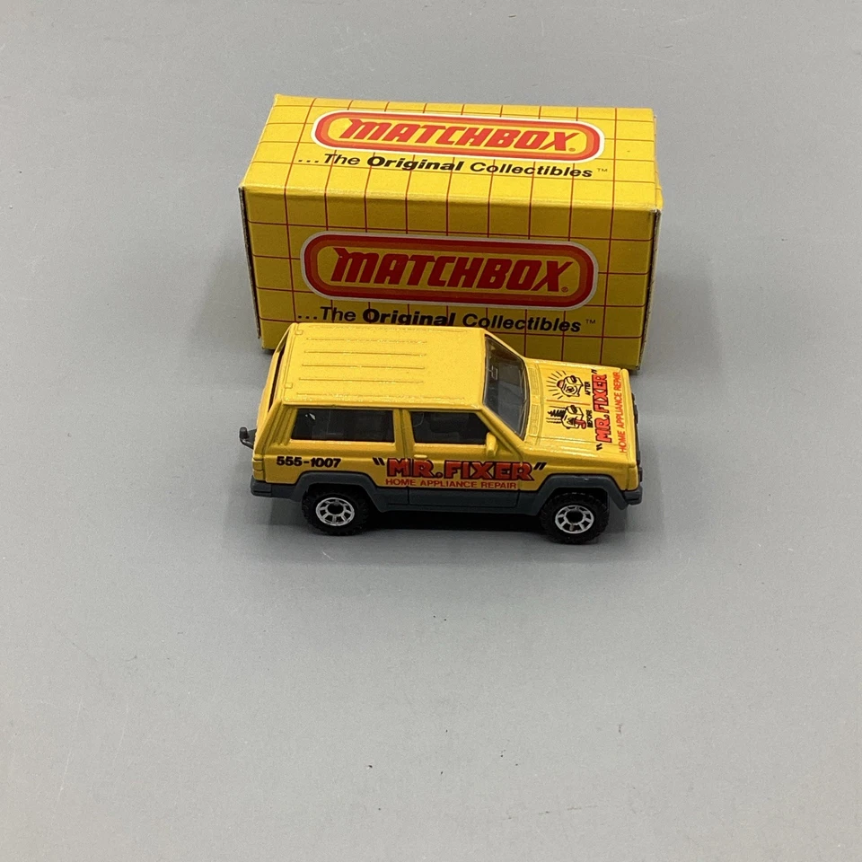 NOS 1983 Matchbox Superfast MB27 Mr. Fixer Jeep Cherokee com caixa de grade amarela - Imagem 3 de 4