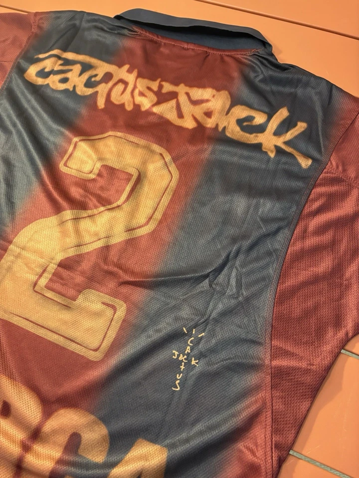 Camiseta deportiva Fc Barcelona Nike Retro 2000/01 Home Skeleton X Cactus Jack talla M y L Foto 4 de 4