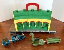 Thomas  Friends Take n Play TIDMOUTH SHEDS retired Roundhouse 2 engines 