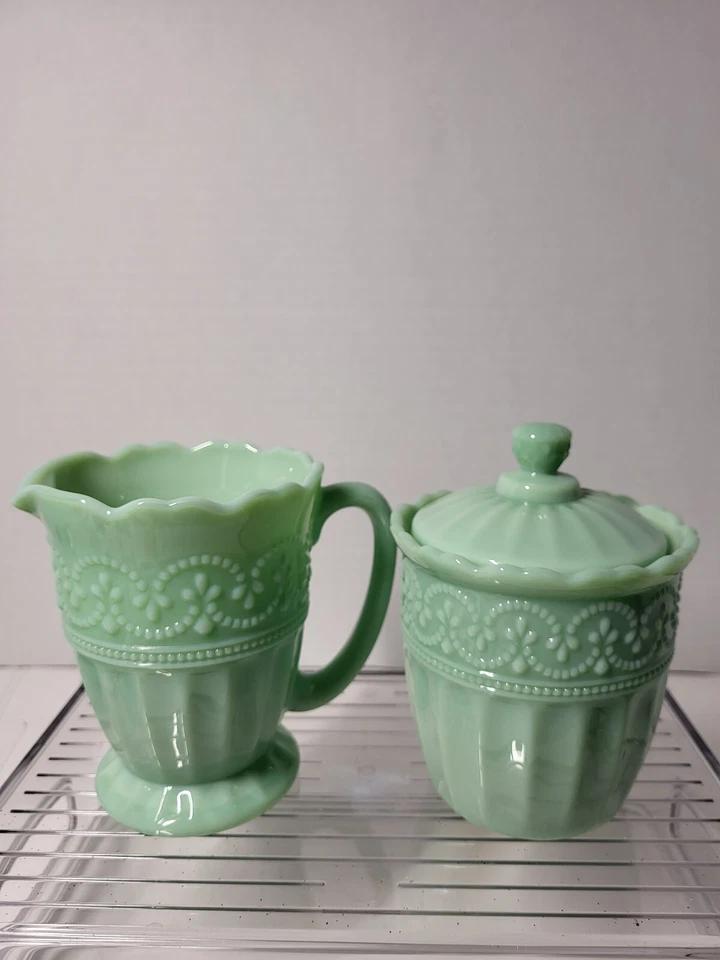 Juego de crema y azucarero de belleza atemporal de jadeíta para mujer Pioneer Foto 2 de 4