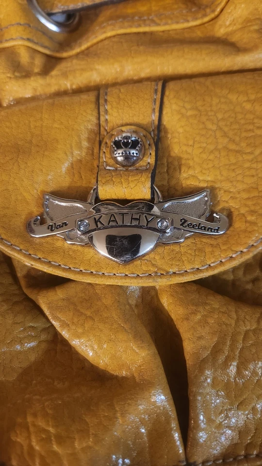 Cartera Kathy Van Zeeland amarillo mostaza Foto 3 de 4