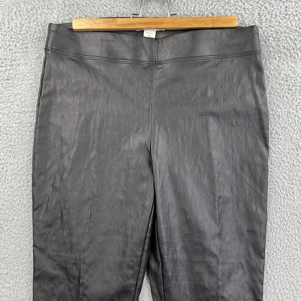 Calça feminina de couro sintético Cato 8 30x26 preta cintura média textura de leopardo estampada - Imagem 3 de 4