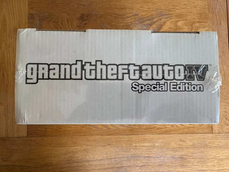 Grand Theft Auto 4 - Special Edition - Xbox 360 - 2008 - New and Sealed - PAL UK - Image 3 of 4