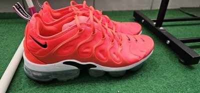 Nike Air Vapormax Plus Overbranding Bright Crimson Gr.44,5 Korallenrot