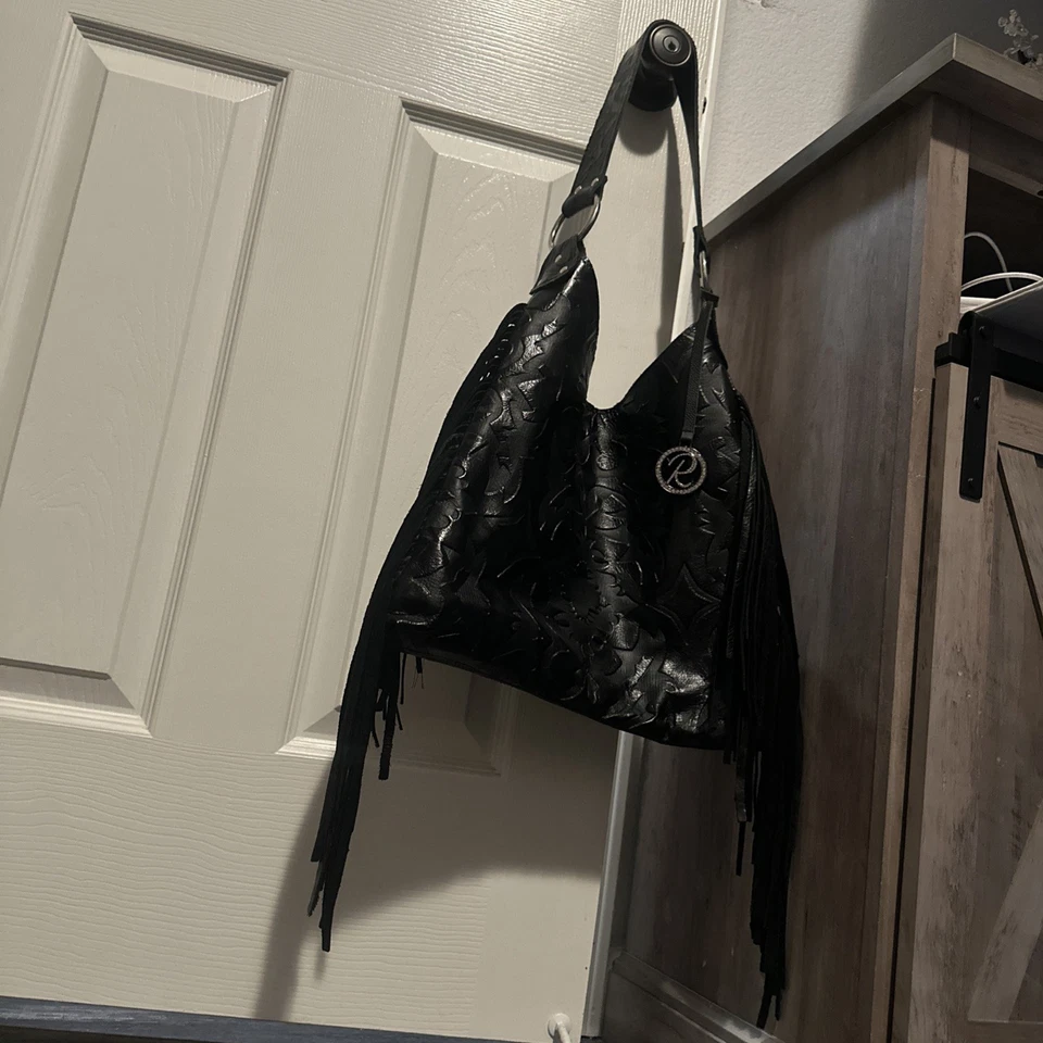 Hobo con flecos Nancy de cuero negro Raviani Foto 4 de 4