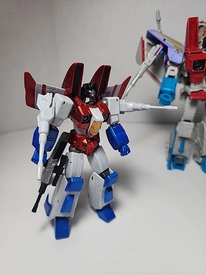 Lote de figuras de acción Transformers Starscream. Incluye pistola Kaiyodo Stars crema con Foto 4 de 4