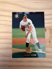 2001 Topps Reserve #93 Barry Zito - Oakland A's