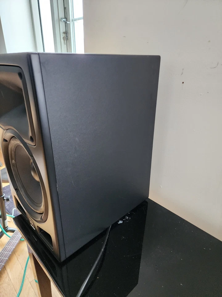 RCF Powered 8" Studio Monitor - Black - Image 2 of 4