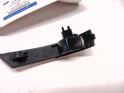 New Genuine Focus 2014-2019 Right Door Wing Mirror Indicator Lens 2100809 - Picture 2 of 4