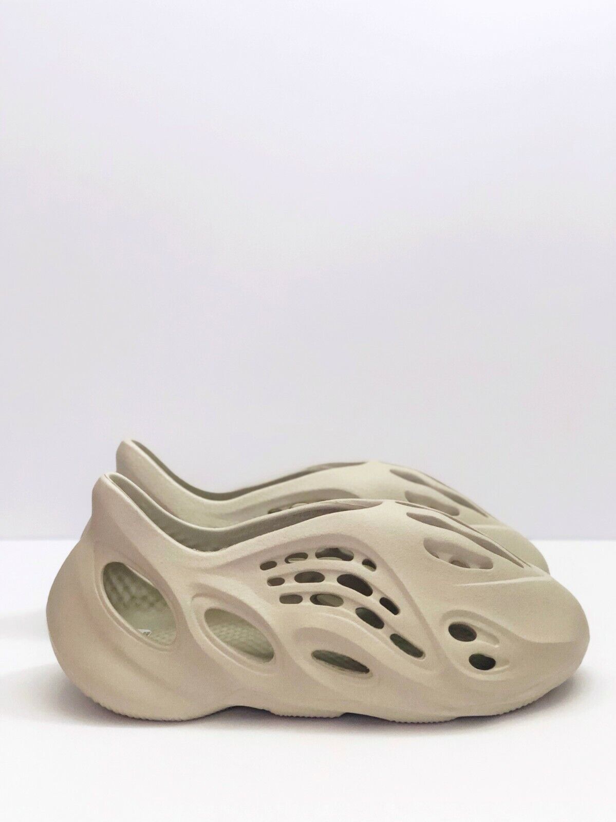 Size 5 - adidas Yeezy Foam RNNR Sand 2021 for sale online | eBay