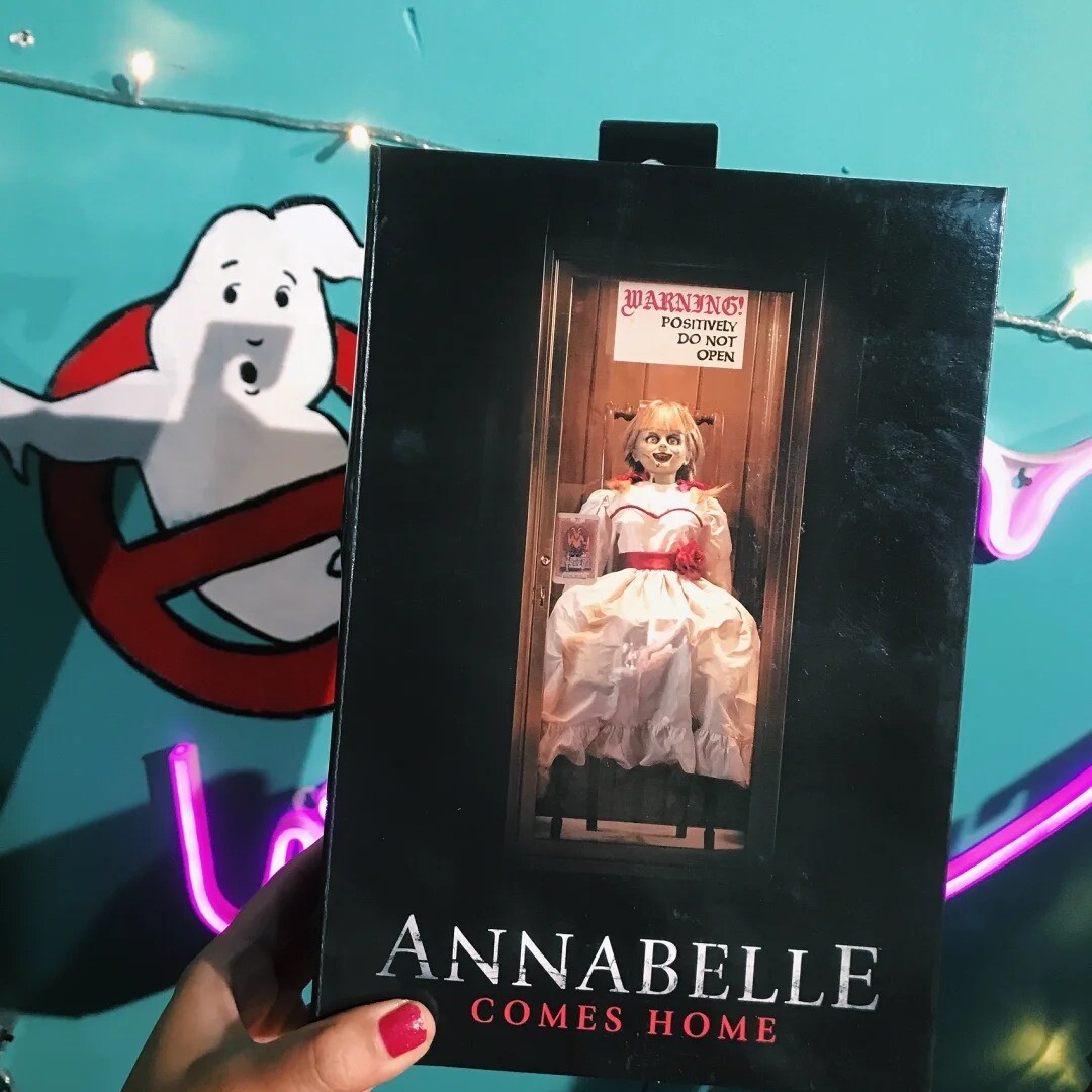 ANNABELLE COMES  フィギュア NECA アナベル人形 THE CONJURING - Ultimate Annabelle Action Figure Neca | eBay