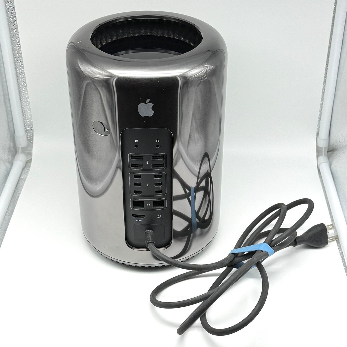 Apple Mac Pro 2013 A1481 | 3.70GHz Xeon E5 | 12GB RAM Apple Mac Pro 2013 A1481 | 3.70GHz Xeon E5 | 12GB RAM