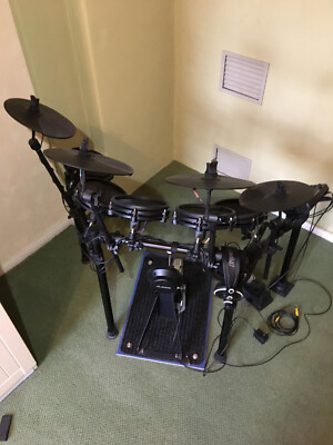 Alesis Nitro Mesh Kit   Elektronisches Schlagzeug mit Extension und viel Zubehör