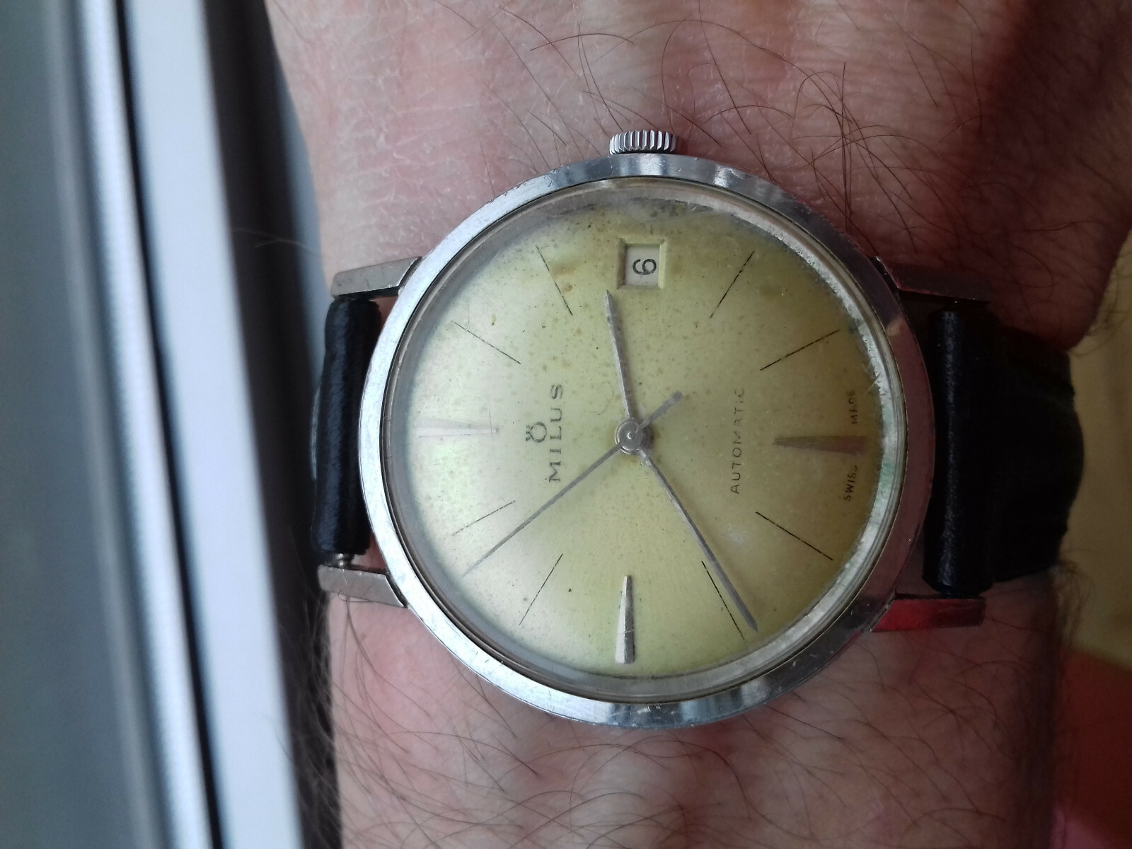 Milus AUTOMATIC CALENDAR 25 JEWELS VINTAGE WATCH SWISS
