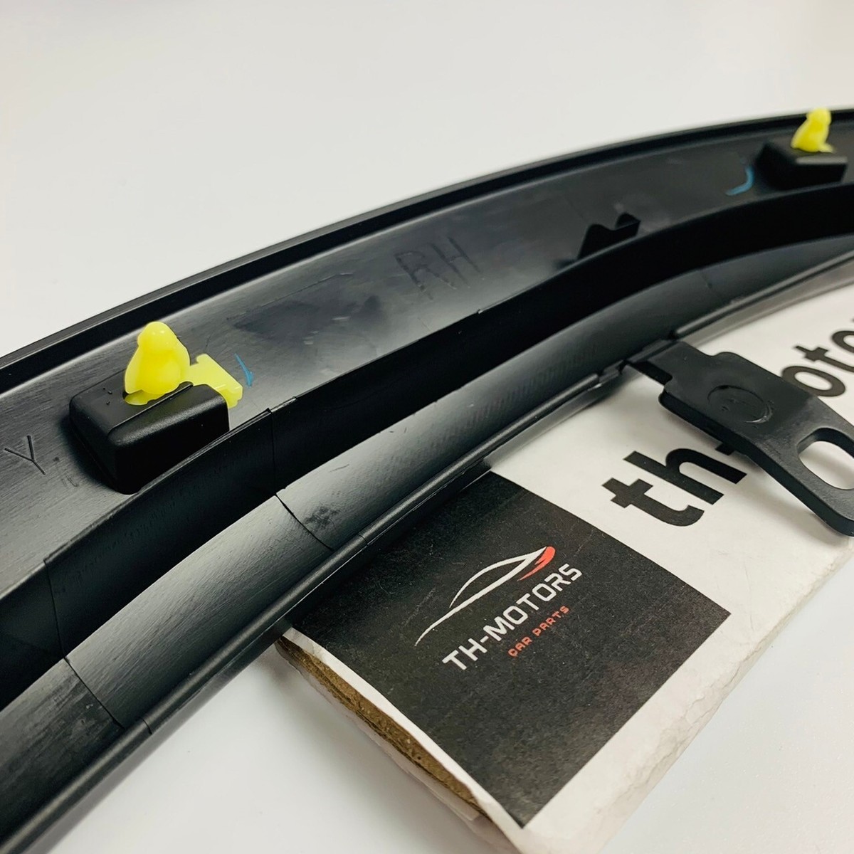 NISSAN Genuine Juke Passenger Front Fender Wheel Opening