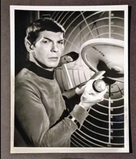 Leonard Nimoy Star Trek Enterprise Mr. Spock 8x10 Glossy Black And White Photo 