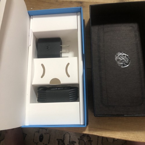 Boîte d'origine Motorola Moto G Stylus 5G avec prise murale et cordon. - Photo 3 sur 3