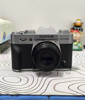 Fujifilm X-T20 Silver 24.3MP Mirrorless Digital Camera  w/35mm f1.6 Lens English