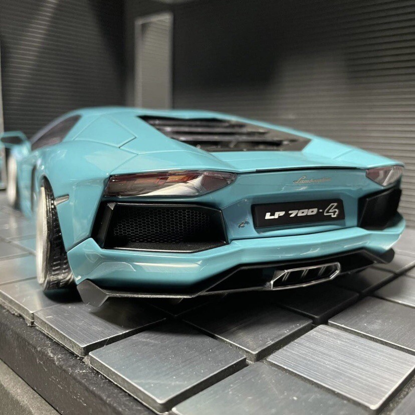 オートアート　ランボルギーニ　アヴェンタドール　LP700-4　ターコイズブルー オートアートランボルギーニアヴェンタドールLP700-4 ターコイズ
