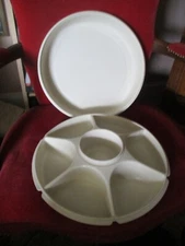 VINTAGE TUPPERWARE DIVIDED VEGETABLE RELISH CHIP AND DIP SERVING TRAY AND LID 