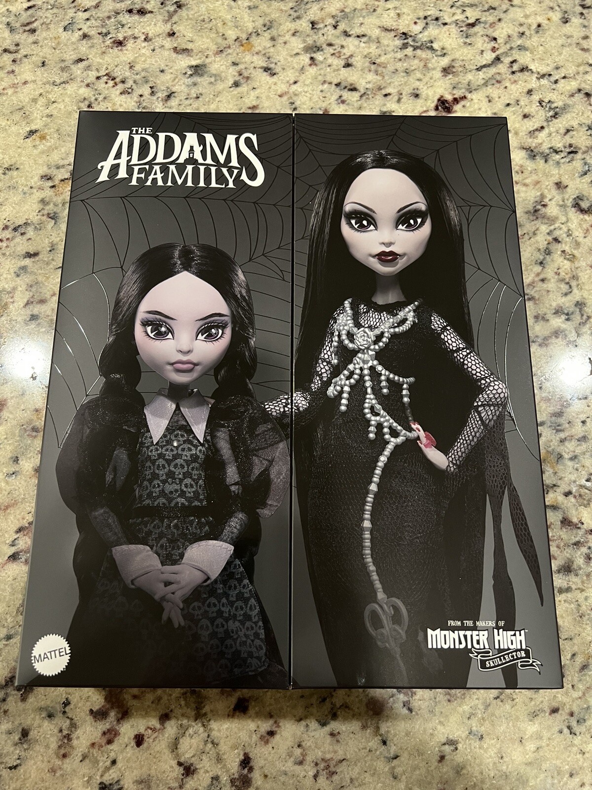Muñeca familiar Skullector Addams exclusiva de Monster High Creations Mattel HRP87