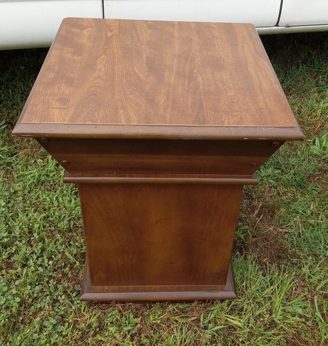 Formica Top Doughboy End Table / Side Table (ET607) - Picture 6 of 6