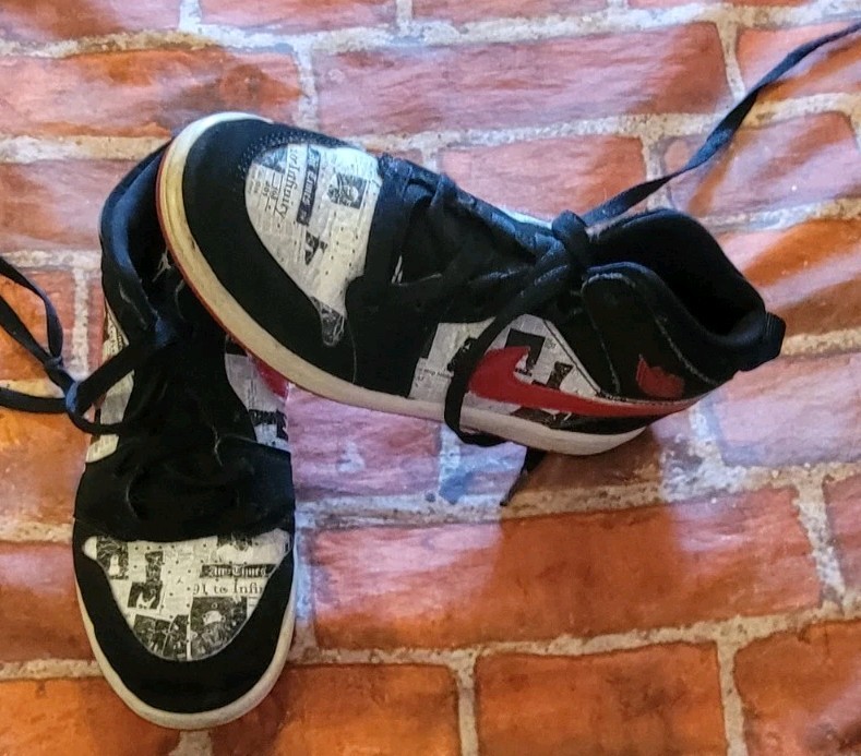 Air Jordan 1 Mid Newspaper Air Times Boys Shoes Sz 13c 13 C