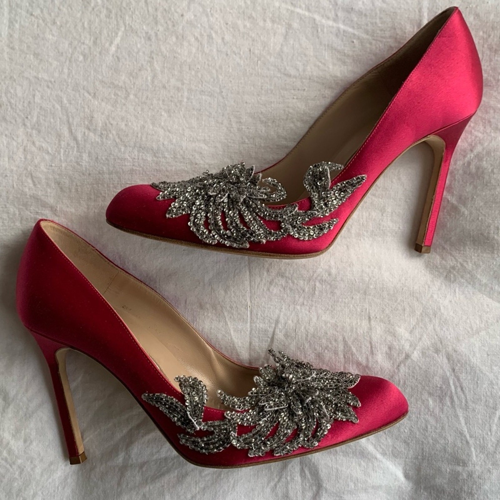 Manolo Blahnik Swan Embellished Satin Pump Heels Silver Sequin Hot Pink Fuschia image 4