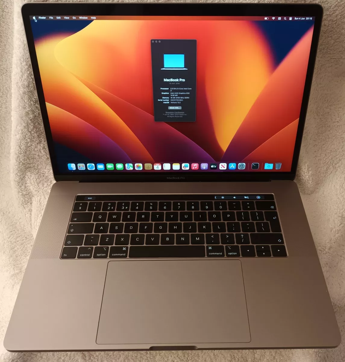 Apple MacBook Pro 15-Inch 2018 Silver, 6-Core i7 2.6GHz, 16GB RAM, 512GB SSD