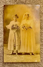 1910s RPPC Postcard Bride & Bridesmaid  America Bridal Fashion in 1910