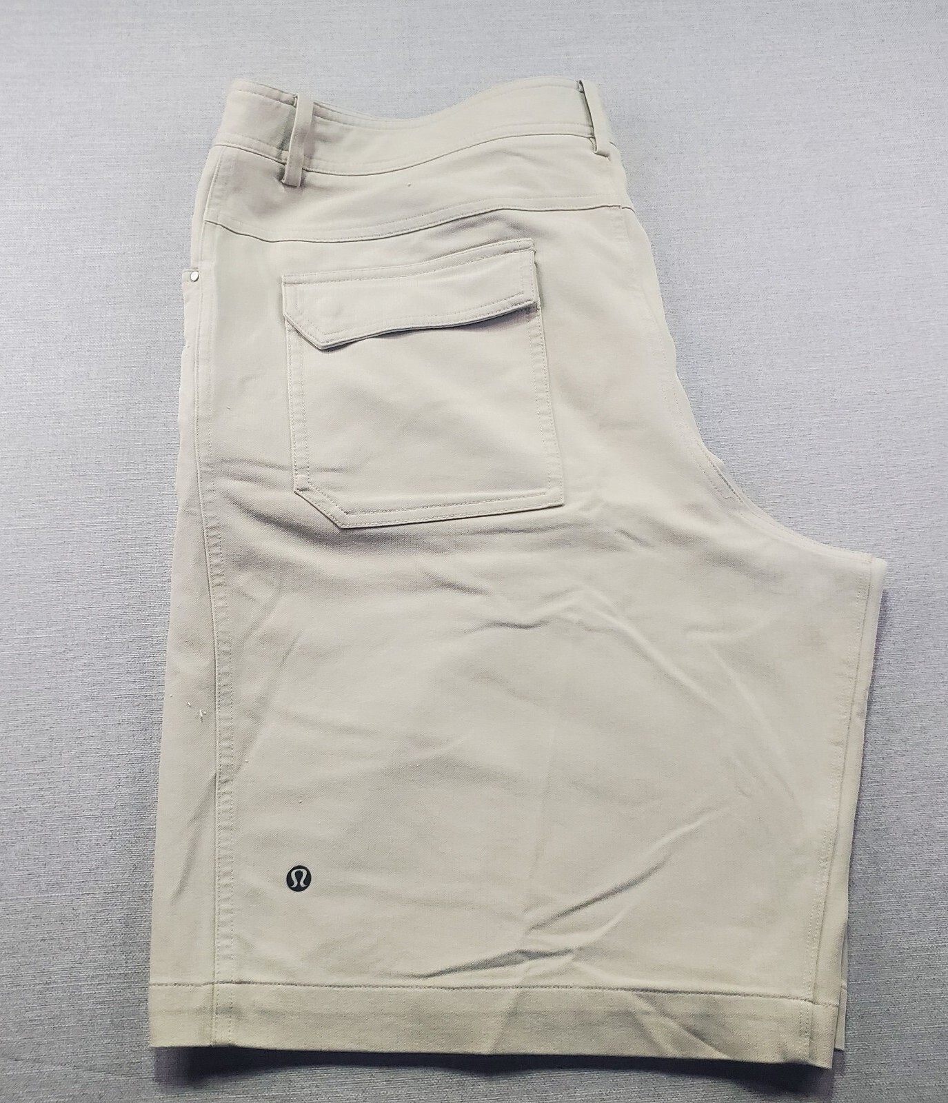 Lululemon Commuter Beige Cargo Shorts Mens Sz 38 Stre… Gem