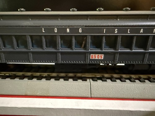 2-HO SCALE BACHMANN SPECTRUM LONG ISLAND RAILROAD DASHING DAN COACHES CUSTOM PNT - Picture 4 of 7