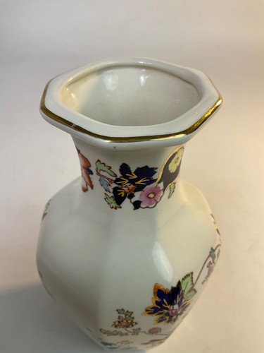 Mason’s Patent Ironstone ‘Mandarin’ Vase Made In England - White, Blue Floral - Picture 17 of 19