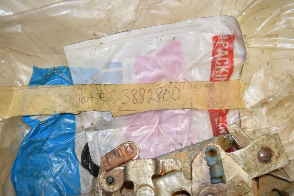 Pestillo de puerta Mopar 3882800 -C47 NOS Foto 4 de 4