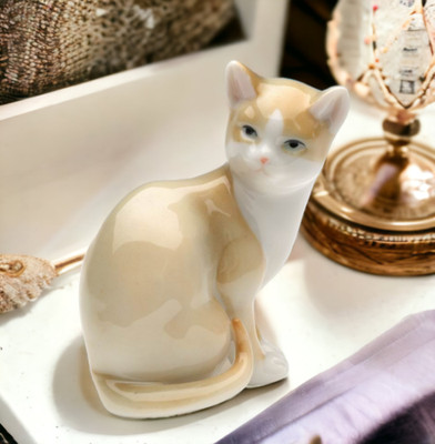 Ceramic Cat Looking Back Figurine, Home Décor, Gift for Her, Gift for Mom, Kitch