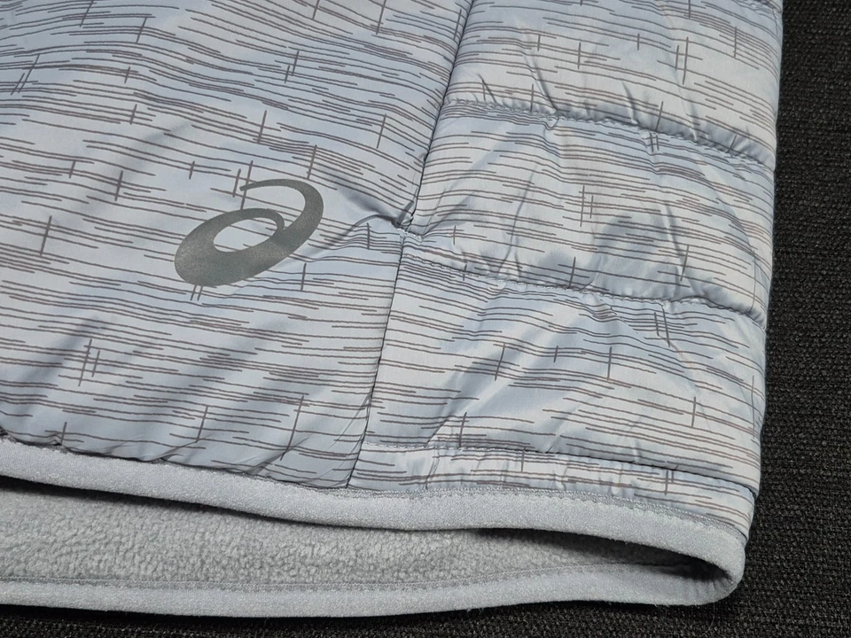 Chaleco cálido aislante Asics Performance para hombre 2.0 plateado/gris bolsillo interior Foto 3 de 4