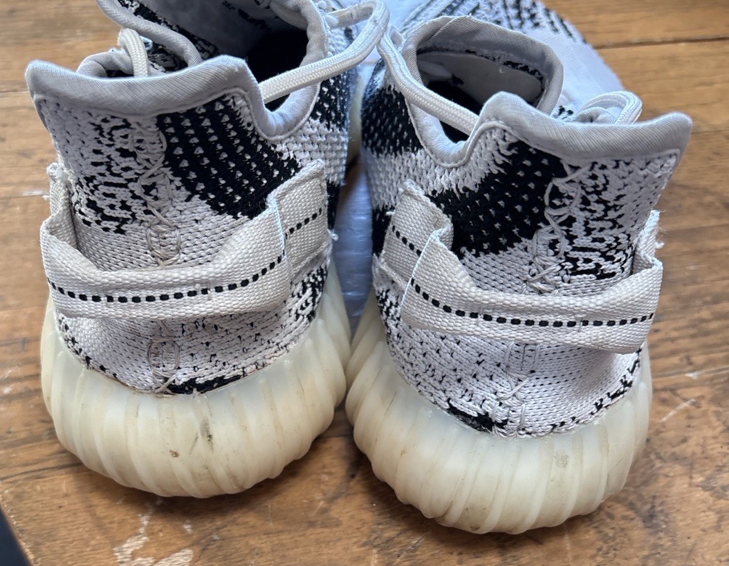 adidas Yeezy Boost 350 V2 “Zebra” – Men’s 7 – Pre-Owned – Read thumbnail 5