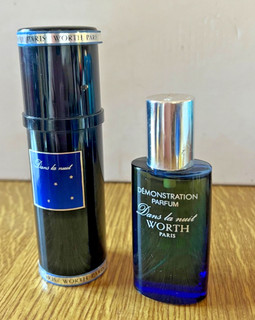 1 lot de 2 flacons WORTH "dans la nuit"