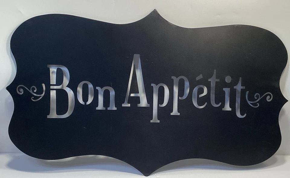 Letrero de metal Bon Appetit decoración letras perforadas negras 24 pulgadas X 14 pulgadas Colgante de pared Foto 2 de 4